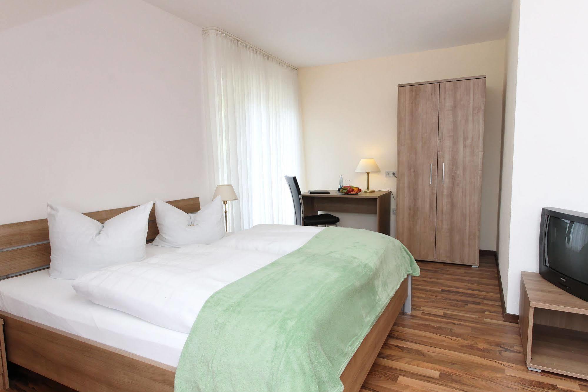 Luckai Hotel & Restaurant Inhaber Dennis Burmann Freienohl Extérieur photo