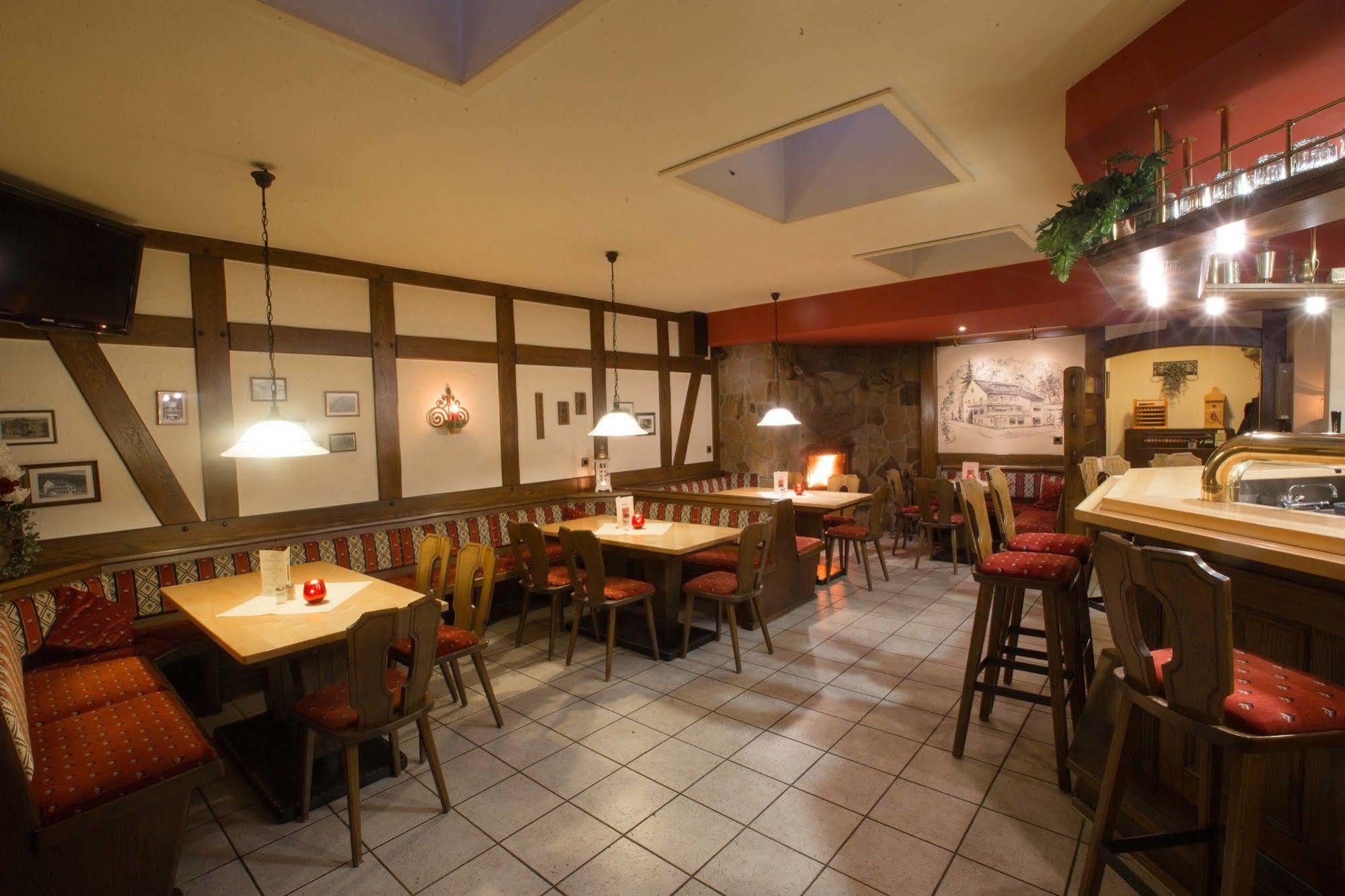 Luckai Hotel & Restaurant Inhaber Dennis Burmann Freienohl Extérieur photo
