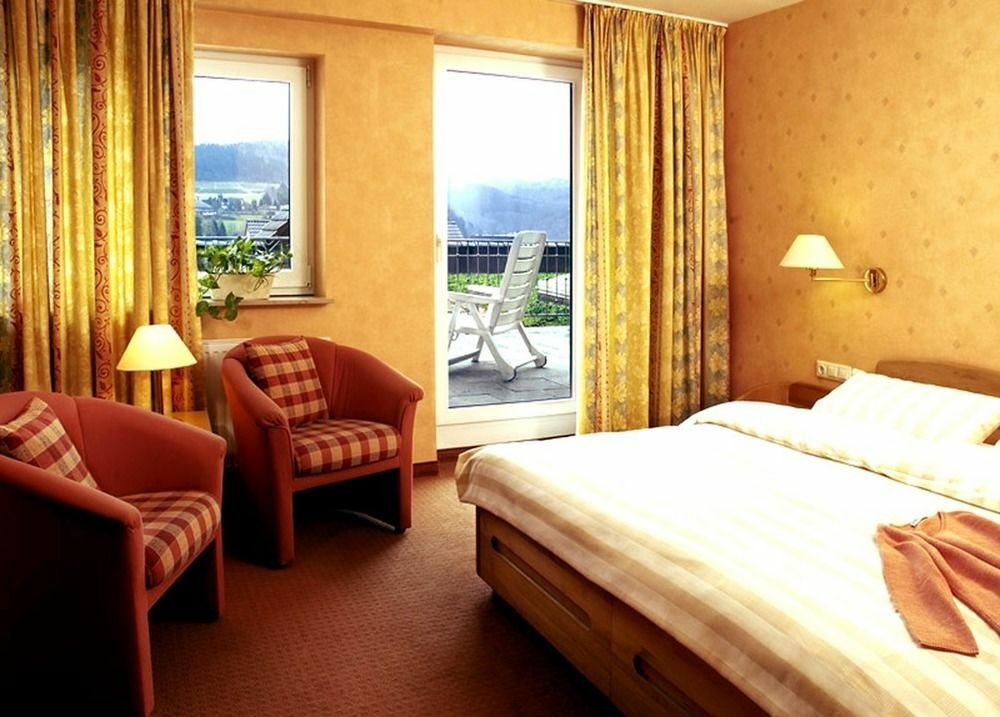 Luckai Hotel & Restaurant Inhaber Dennis Burmann Freienohl Extérieur photo